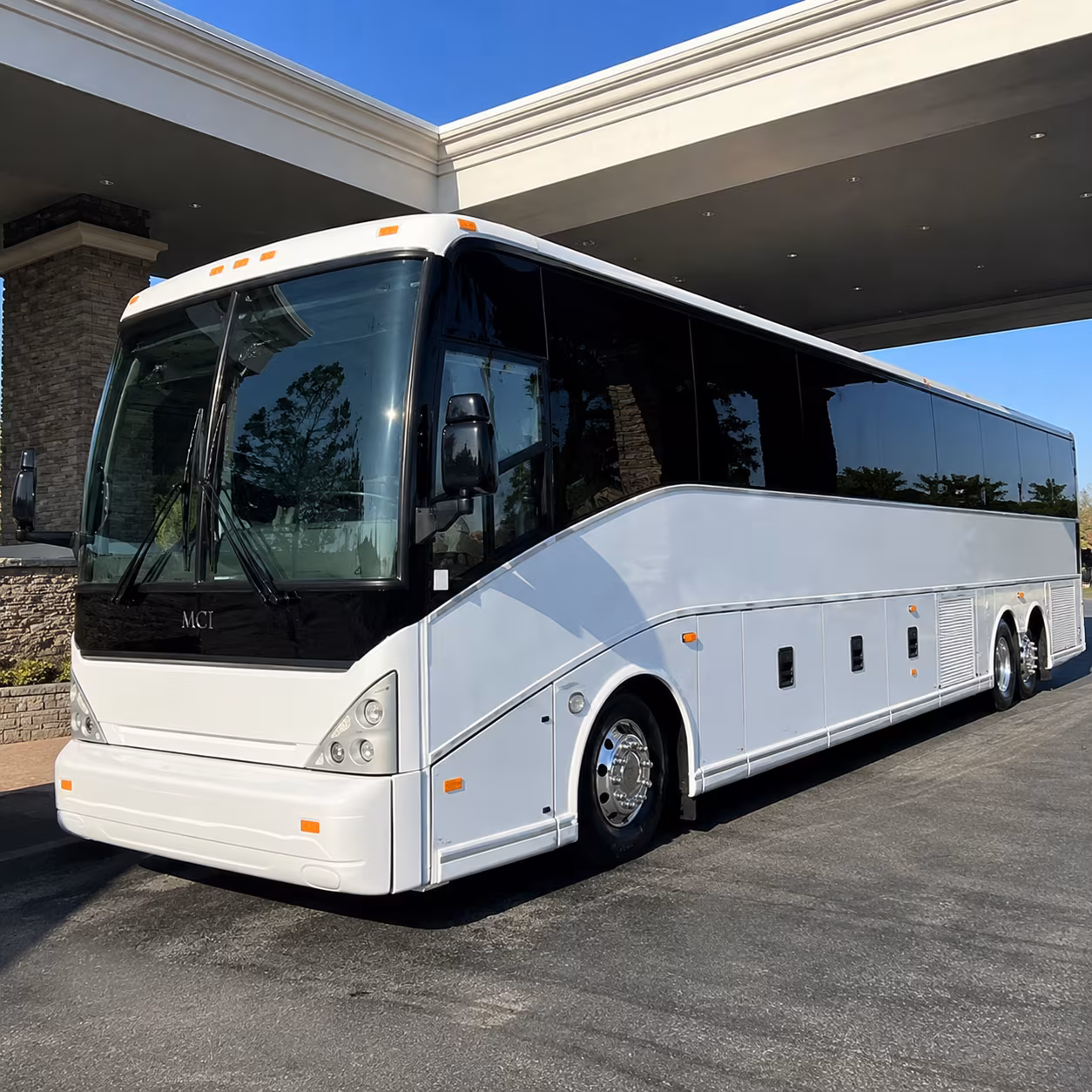 airport shuttle buses from the golden triangle to william p hobby airport hou